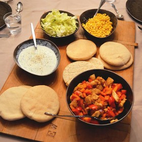 Spelt pita broodjes met tzatziki saus