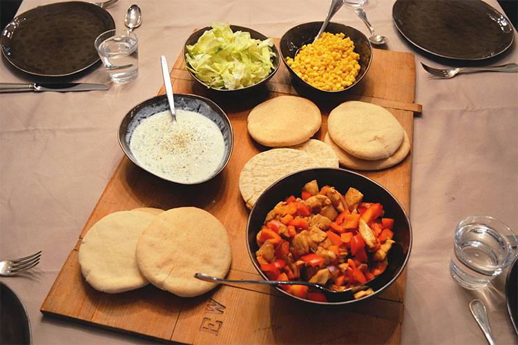 Spelt pita broodjes met tzatziki saus