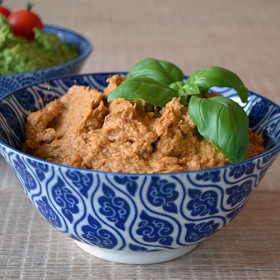 Hummus met zongedroogde tomaten