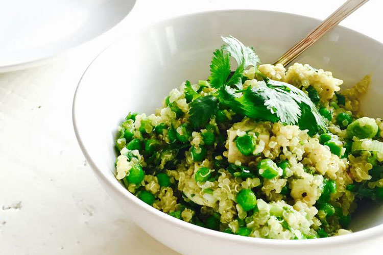 Lauwwarme groene quinoa salade