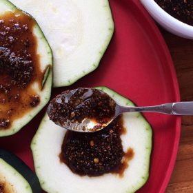 Gegrilde pittig-zoete courgetteburgers