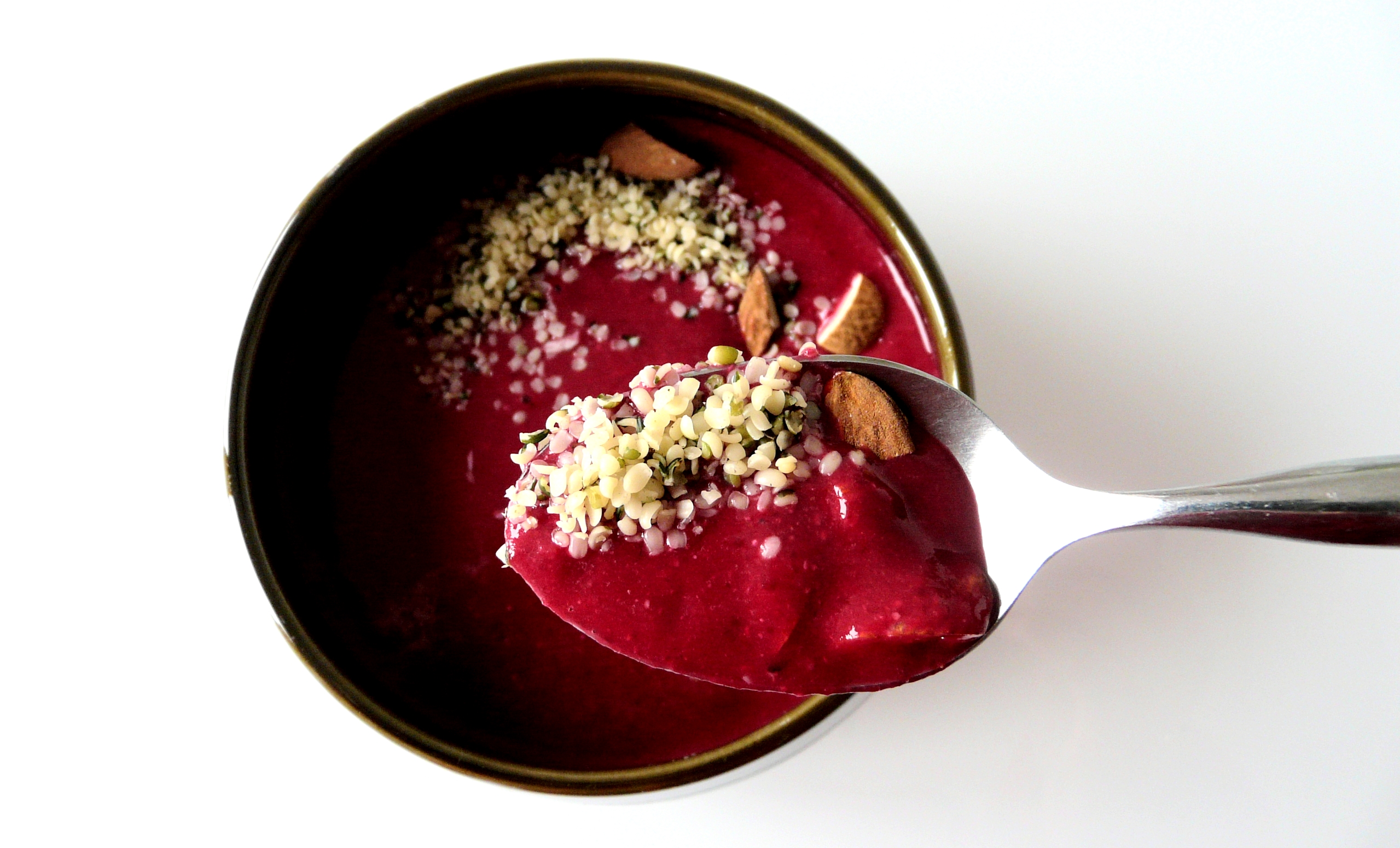 Kersensmoothiebowl met rode biet en gember