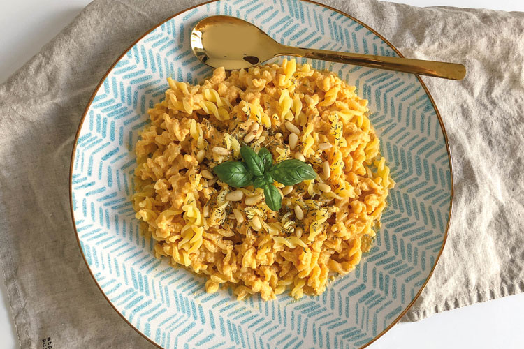 Vegan mac 'n cheese met pompoen