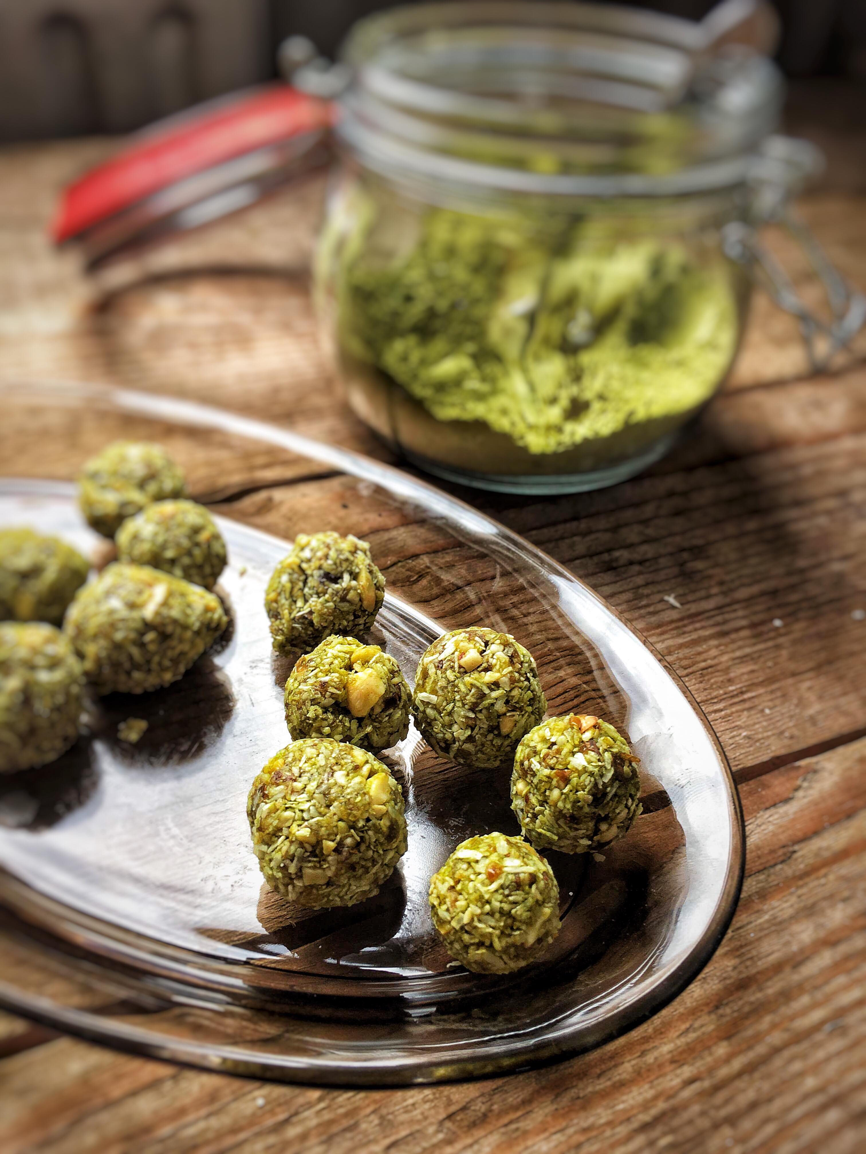 Matcha bliss balls met kokos